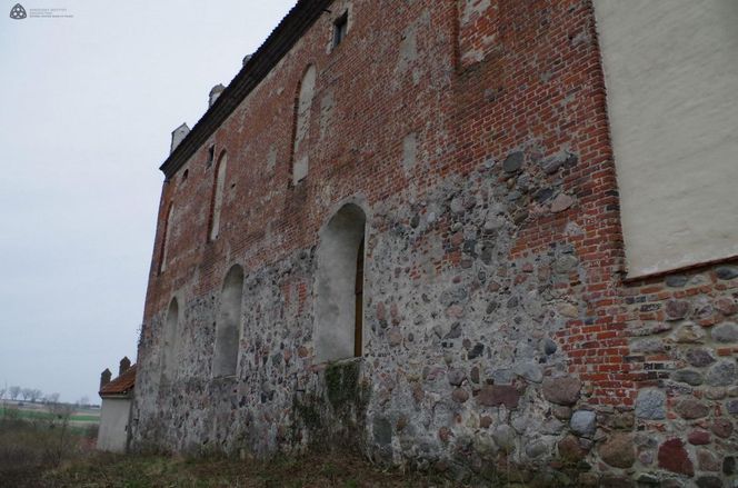 Ten kościół dawniej był zamkiem. To tam znajduje się Święty Graal? [ZDJĘCIA]