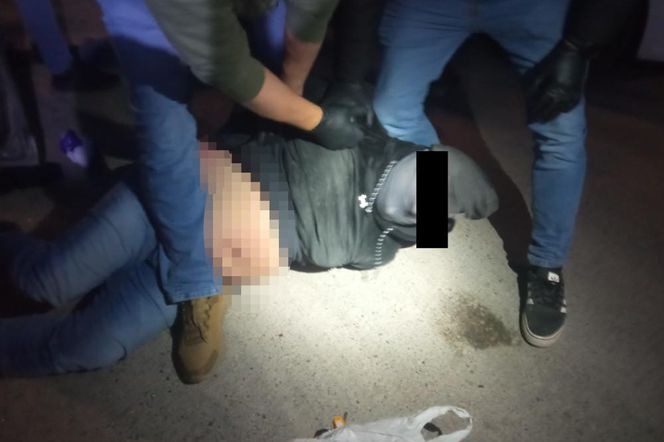 Kobra dorwała „Kaszankę”. Jechali skradzionym fordem. Czołowo wbili się w radiowóz