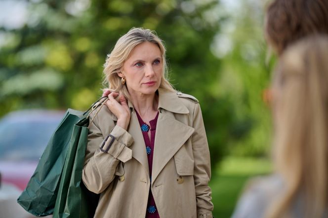 Na Wspólnej, odc. 4087. Monika (Sylwia Gliwa), Bruno (Dawid Czupryński), Renata (Marta Jankowska)