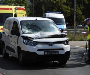 Kierowca Toyoty wjechał w pieszych na Bielanach. Cztery osoby trafiły do szpitala