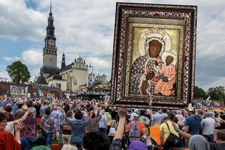 Masowy cios w Kościół. Wszystko na oczach Matki Boskiej Częstochowskiej