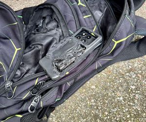 Groźny incydent podczas lekcji w podstawówce. W plecaku eksplodował telefon