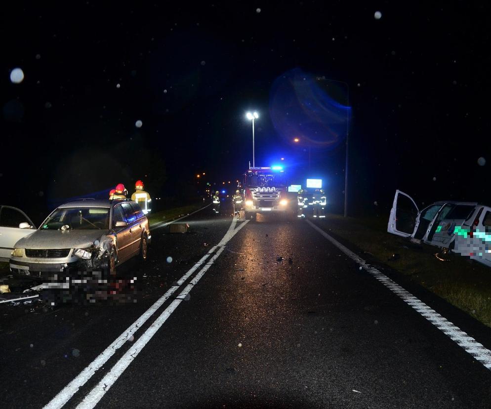 Karambol koło Borku po zderzeniu z jeleniem. Kilka osób poszkodowanych 