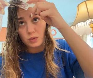 Wiktoria Gąsiewska tonuje włosy