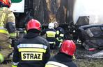 Koszmarny wypadek na trasie Toruń - Bydgoszcz. W Emilianowie płonął samochód, zmiażdżony przez ciężarówkę!