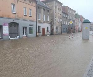 Powódź w Głuchołazach. Woda przedostała się na rynek