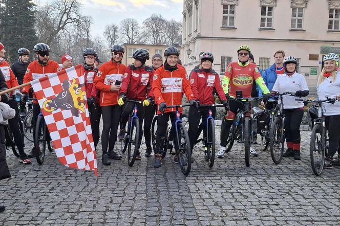 W mróz i śnieg jadą rowerami z Kalisza do Warszawy. Wszystko dla WOŚP