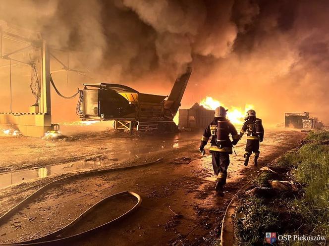 Pożar składowiska odpadów w Promniku (gm. Strawczyn)