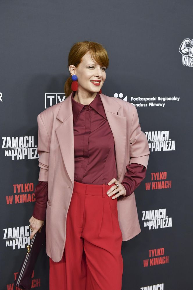 To najmodniejszy kolor tego sezonu. Karolina Gruszka pokazuje, jak go nosić