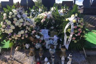 Matka dzieli grób z nienarodzoną córką. Pogrzeb po tragedii w Lubieni