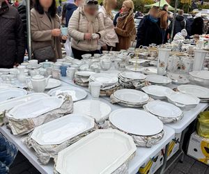 Wcisło buszuje na pchlim targu.