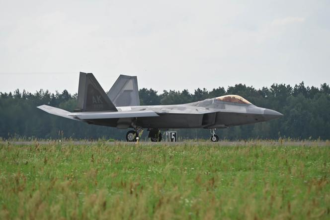 Łódzkie. Już 12 myśliwców F-22 Raptor stacjonuje w Łasku!