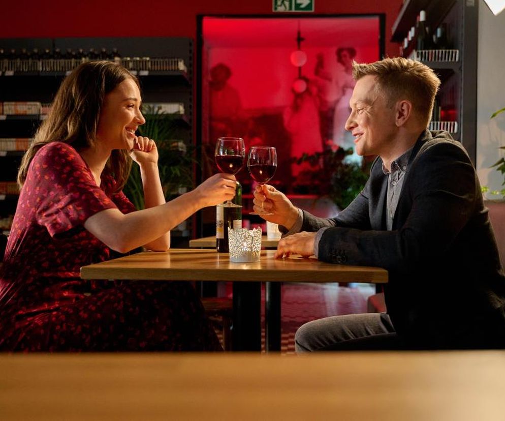 Na Wspólnej, odcinek 3848: Randka Igora i Ani z zaskakującym finałem! Prawdziwa tożsamość dziewczyny wreszcie wyjdzie na jaw? - ZDJĘCIA