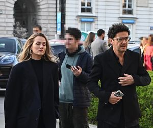 Kuba Wojewódzki z partnerką  na premierze Hamleta