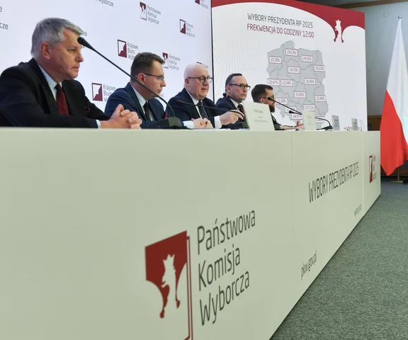 Znamy frekwencję do godz. 17. Głosuje więcej osób niż w I turze
