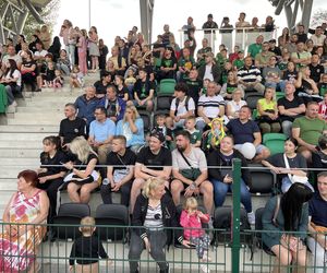 Kibice na otwarciu stadionu w Starachowicach