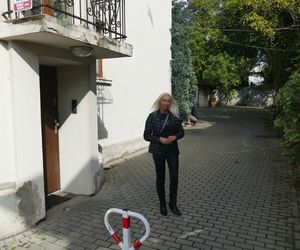 Bandzior napadł panią Natalię i zaczął ją dusić. Kobieta pogoniła drania