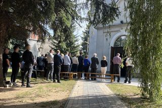 Pogrzeb rodzeństwa w Tuszowie Narodowym. Dominika i Grzegorz zginęli w wypadku. Trafili na pijanego kierowcę lawety