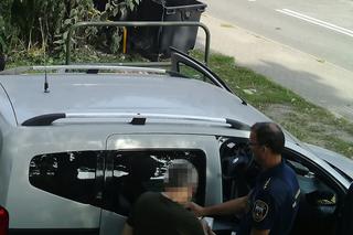 Śmieciarz złapany na gorącym uczynku! Wszystko zarejestrowała fotopułapka [ZDJĘCIA]