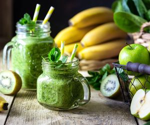 Zacznij pić regularnie, a boczki szybciej znikną. Smoothie z jarmużem zrobisz w 5 minut 