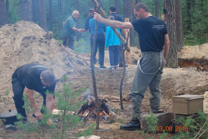 Pasjonaci historii rekonstruują schron z II wojny światowej