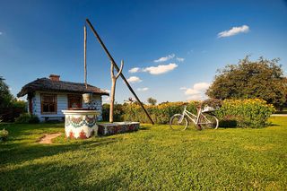 To najpiękniejsza wieś w Małopolsce według AI. Jej ozdobą się malowane domy