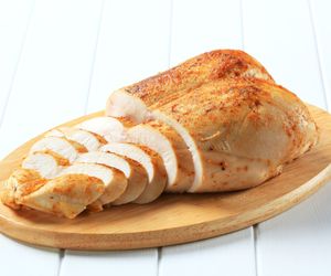 Kurczak pieczony w rękawie, na kanapki - domowy dodatek do pieczywa