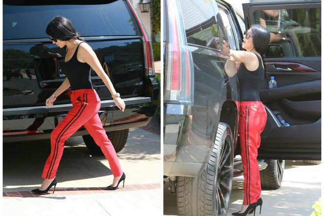 Kourtney Kardashian w dresie i szpilkach