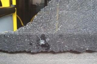 Ostrzelany autobus miejski w Żywcu. Policja szuka sprawcy 