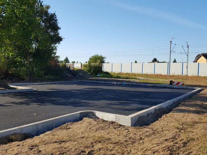Do tunelu pod torami koło Okrężnej po twardym