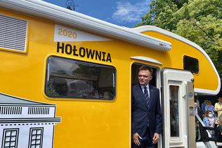 Szymon Hołownia w wyborczym kamperze