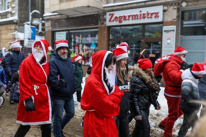 Parada w Mikołajów w Chorzowie na koniec Mikołajowego Festiwalu Czekolady z... owadami