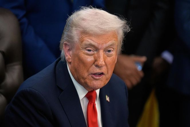 Panika pod Białym Domem. Auto sforsowało bramę. W budynku był Donald Trump!