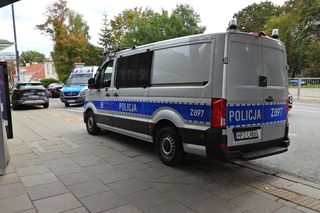 Pilna akcja służb przy Senacie. Na trawniku leżał „bezzałogowy statek powietrzny”