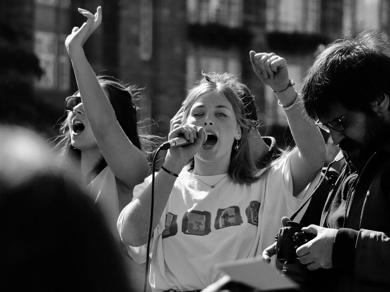 Strajk Kobiet. Zniszczona posesja posłanki PiS! Nie dajmy się wplatać w protesty skrajnego lewactwa