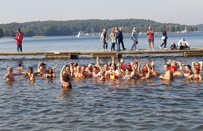 „Kąpiący się zimą Olsztyn” zainaugurowali sezon zimowych kąpieli