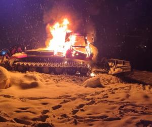 Nocny pożar przy stoku narciarskim w Szczawnicy. Ratrak płonął jak pochodnia