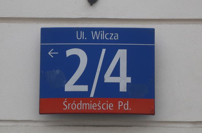 Na Wilczej nadal straszy? „Moja ciocia widywała Czarną Damę”. Historia kamienicy Uminstowskich