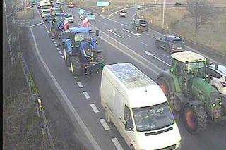 Uwaga, korki we Wrocławiu!  Rolnicy wyjeżdżają z miasta, gdzie jest największy zator? 