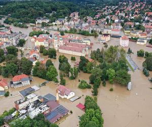 Dynamiczna sytuacja powodziowa. Rzeka Nysa Kłodzka zalała Kłodzko, 15 bm