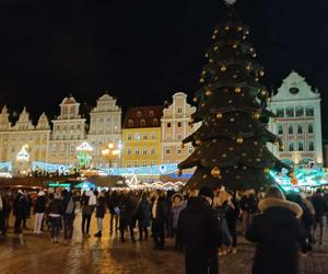 Tłumy na otwarciu Jarmarku Bożonarodzeniowego 2023 we Wrocławiu. Zobacz zdjęcia!