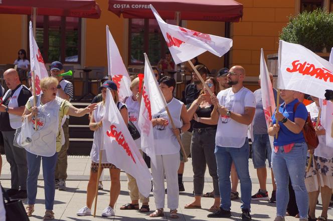 Protest pracowników PKP Cargo we Wrocławiu. Pracę ma stracić prawie 400 osób 