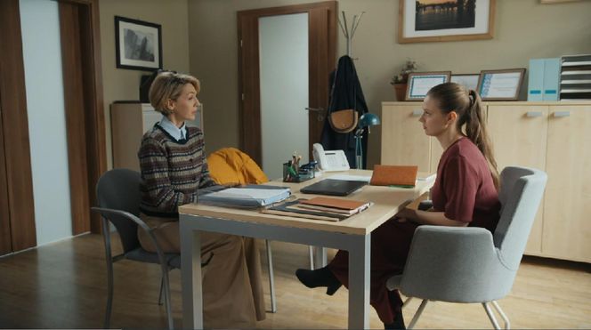 Barwy szczęścia, odcinek 3191. Malwina (Joanna Gleń), Gabrysia (Marta Juras)