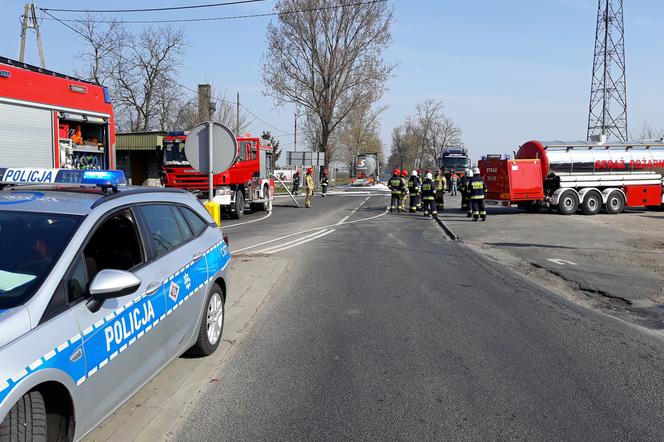 Chwile grozy w powiecie radziejowskim. Łatwopalna substancja na drodze!