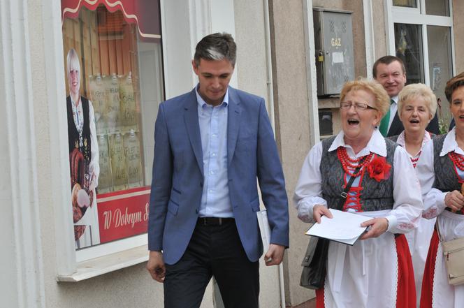 Jarubas kręci pizzą