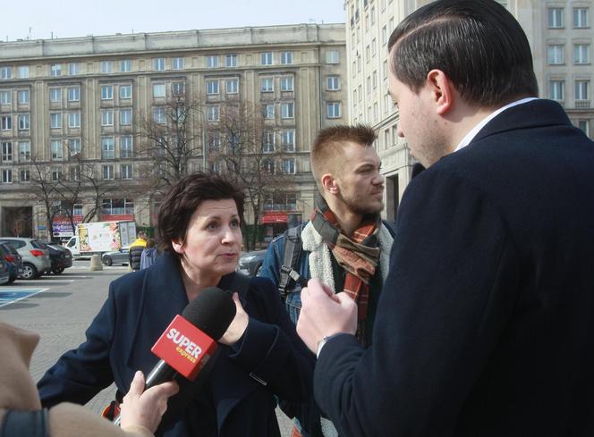 Ustawka kandydatów na placu Konstytucji. Wojna Lewicy i Trzeciej Drogi o miejsca parkingowe 