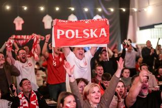 Tak się cieszą kibice w Strefie Kibica na Stadionie Śląskim po meczu Polska - Argentyna