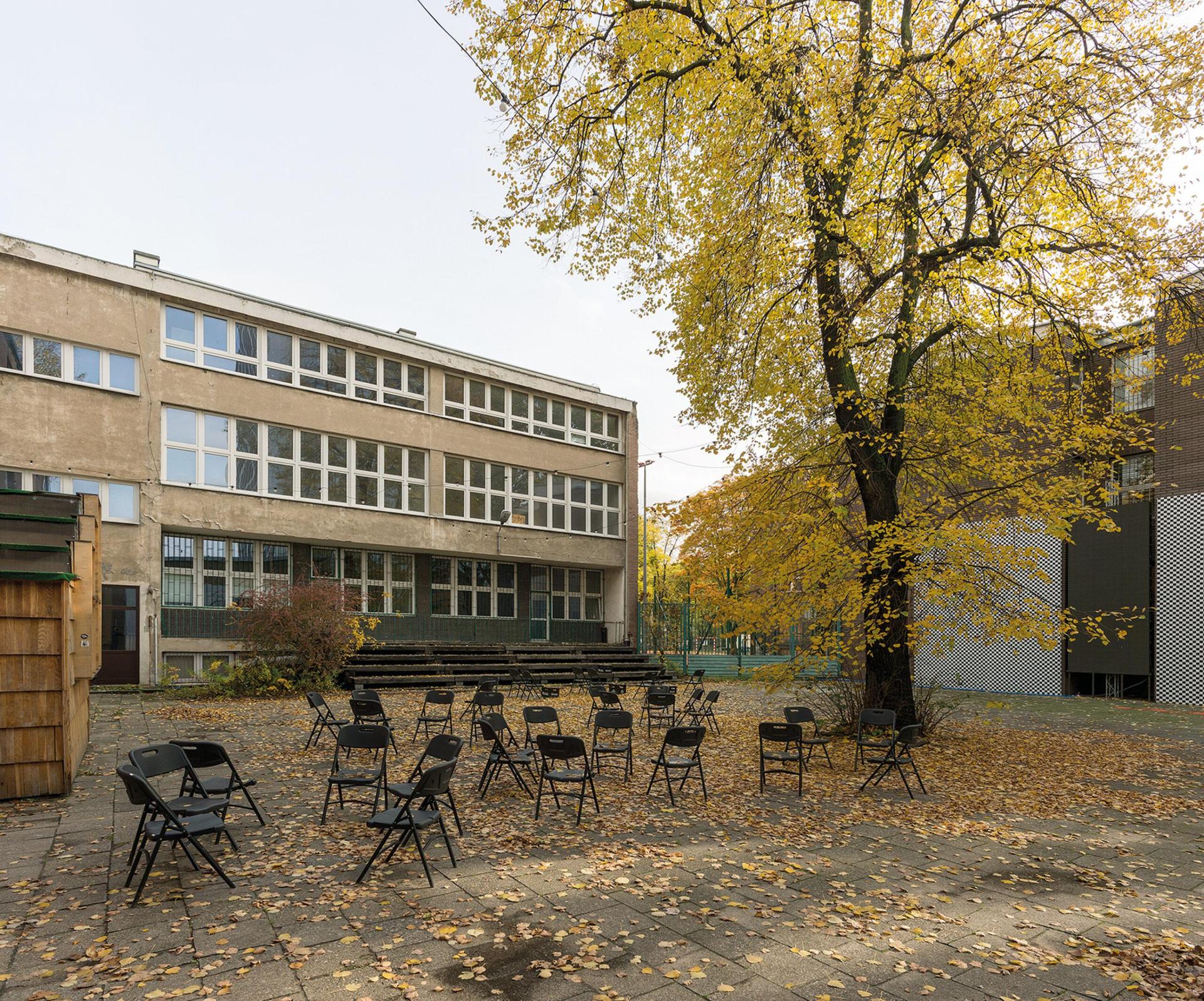 Komuna Warszawa - Kwartał społeczno-kulturalny Emlii Plater 29-31