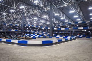 Ponad 700-metrowa, 3-poziomowa trasa, pierwsza taka w Polsce! W Lublinie otwarty został nowy tor gokartowy