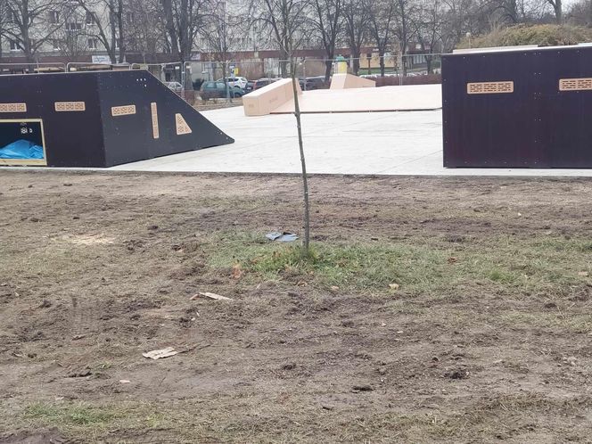 Skate Park Starachowice. Większość urządzeń już zamontowano